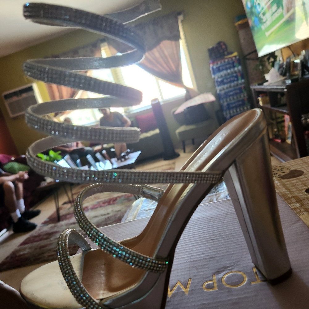 Heels - Picture 2 of 2